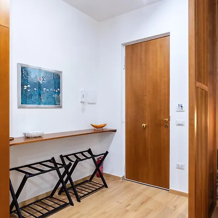 Apartment Leon Caravita