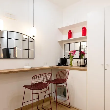 Leon Caravita Apartment