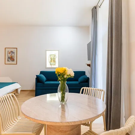 Leon Caravita Apartment Neapel