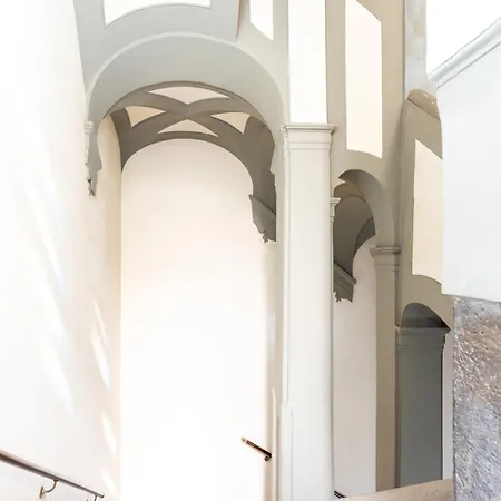 Apartment Leon Caravita
